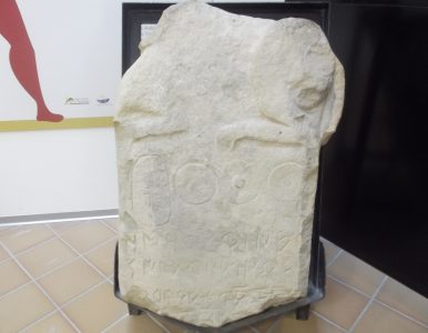 – Una lectura de la piedra grabada del león del Acampador (Caspe). Una investigación del equipo de trabajo Inizituak.